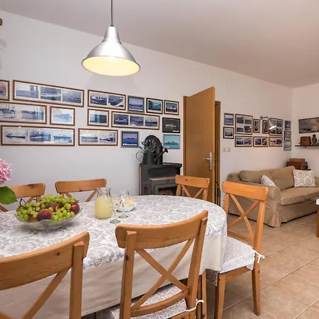 Katja Vikendica Sumartin